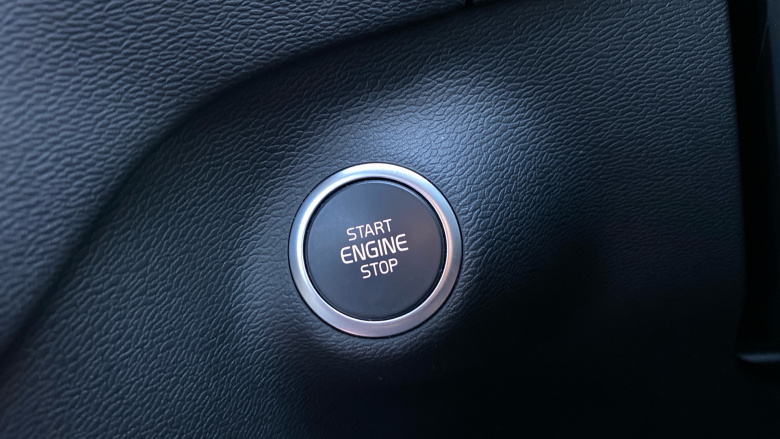 Volvo XC40 2.0 B4P Ultra Dark 5dr Auto Petrol Estate